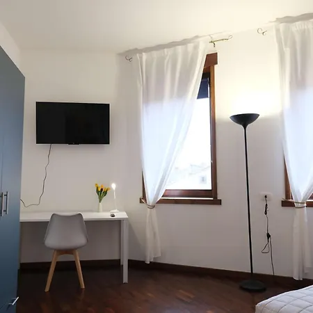 Vr - Family In The Arena Apartment *