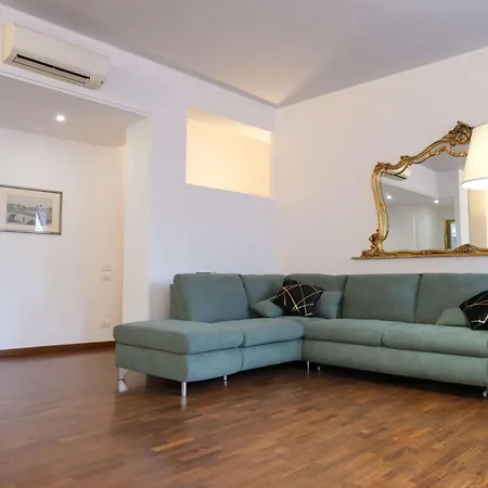 Vr - Family In The Arena Apartment *