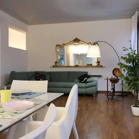 Vr - Family In The Arena Apartment *