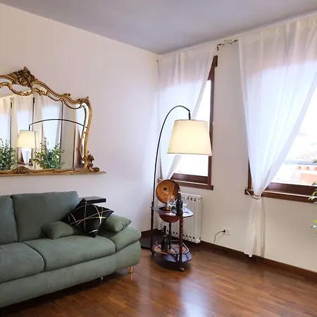 Apartment Vr - Family In The Arena *